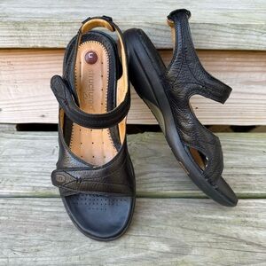 Clarks Leather Sandals Black Open Toe Adjustable Straps Heel Pad Unstructured